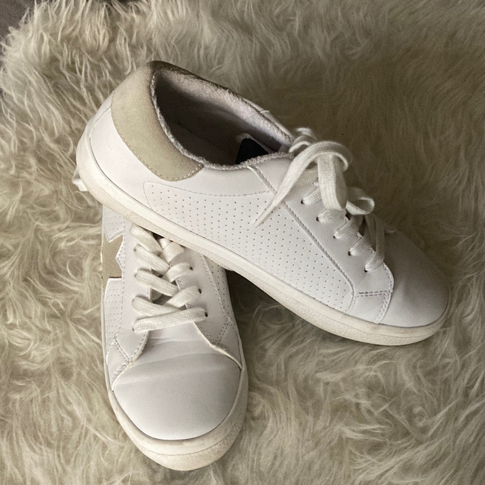Steve Madden Women's Starling Sneaker White . Size 9.5